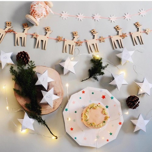 Ξύλινη Χριστουγεννιάτικη Γιρλάντα Με Ταράνδους Και Αστέρια